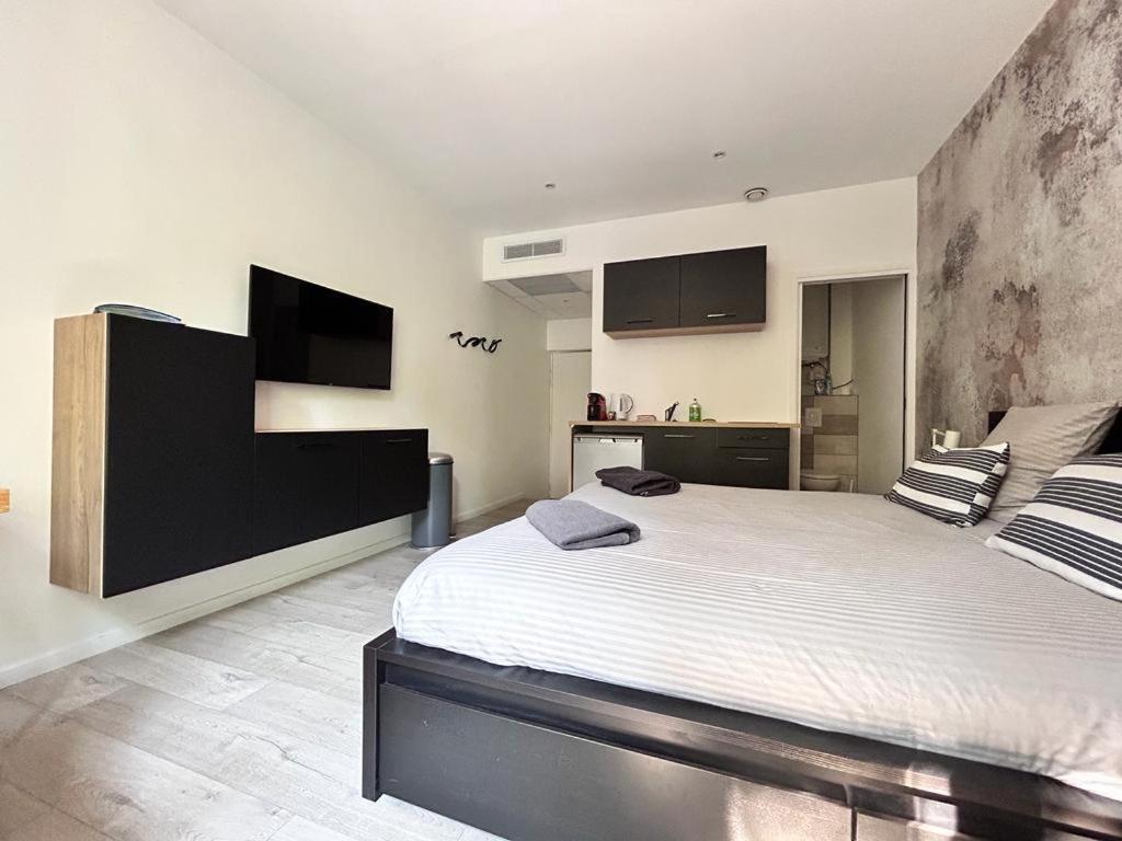 Tour D'Auvergne - Appartements En Plein Centre Ville, Proche De La Cathedrale Et De La Place De Jaude Клермон-Феран Екстериор снимка